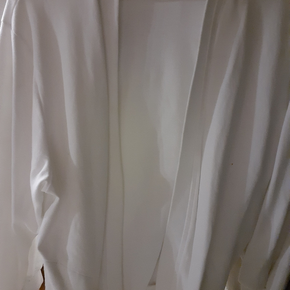 2 white tops - Picture 4 of 4